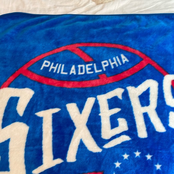 Philadelphia Sixers 76ers heavy fleece throw blanket 60”x48” Nice used condition - Picture 1 of 3